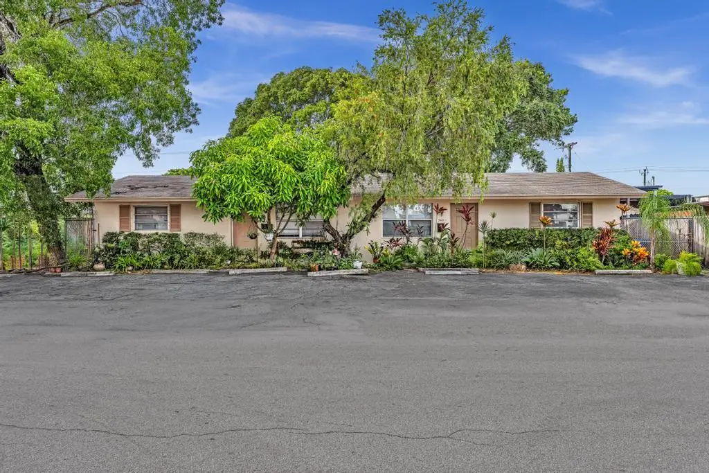 560-564 NE 35th Street, Oakland Park, FL 33334 - #1