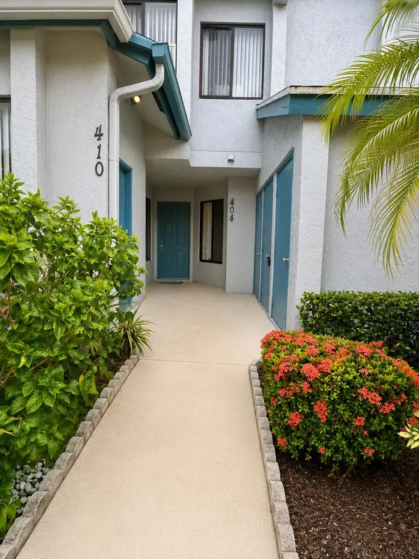 404 Harbour Pointe Way, Greenacres, FL 33413