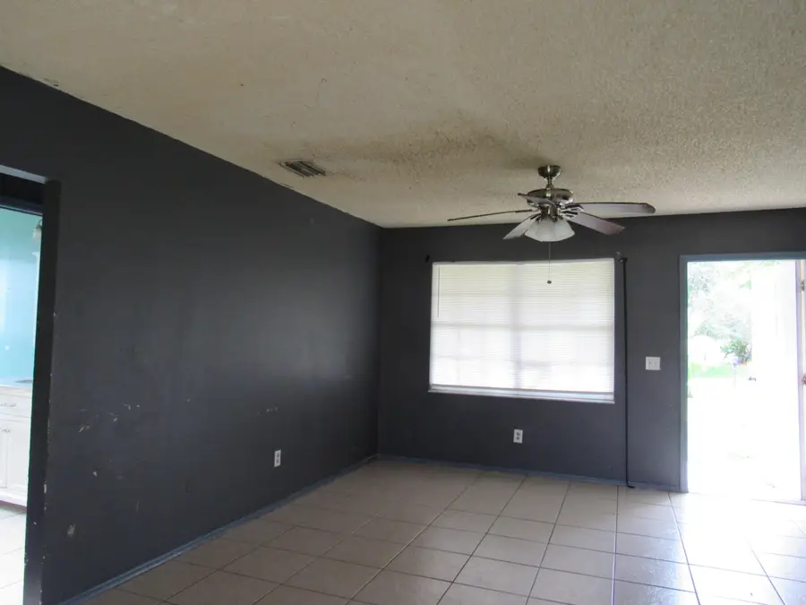 2557 SE Robin Circle, Port Saint Lucie, FL 34952 - #3