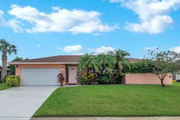 1222 Essex Drive, Wellington, FL 33414