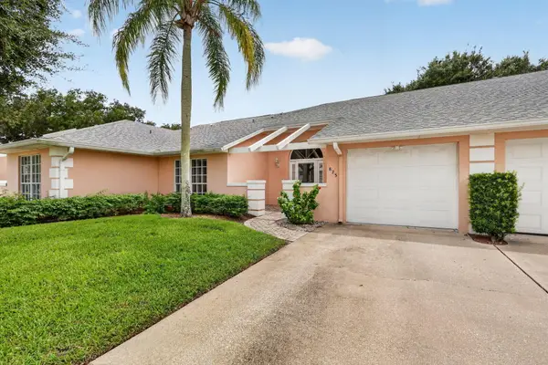 873 Lake Orchid Circle, Vero Beach, FL 32962