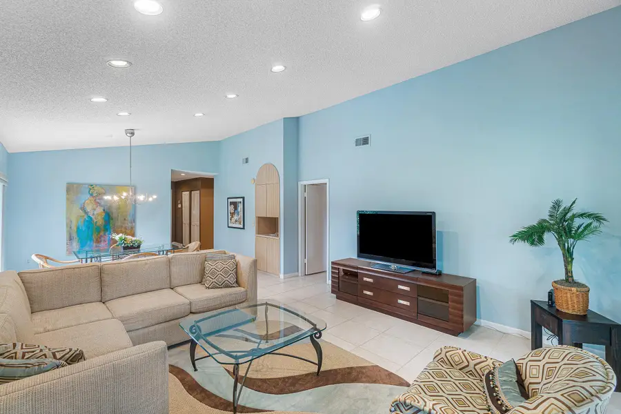 27 Stratford Lane W #D, Boynton Beach, FL 33436 - #2