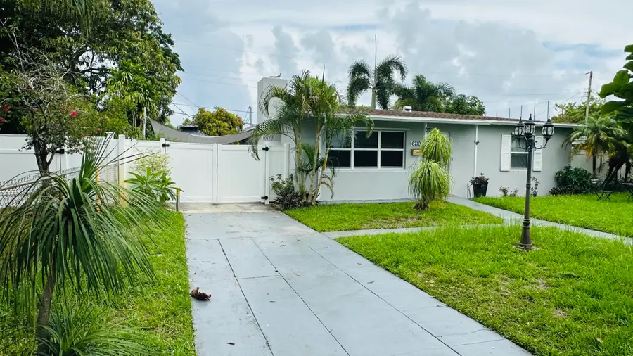 6710 Forest Court, West Palm Beach, FL 33405 - #2