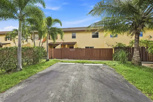 4408 NW 4th Avenue, Deerfield Beach, FL 33064