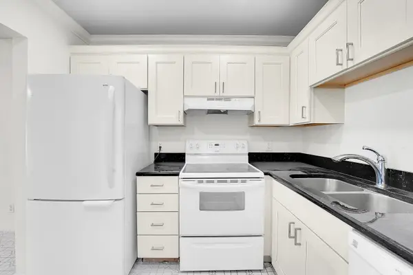 200 Waterway Drive S #105, Lantana, FL 33462
