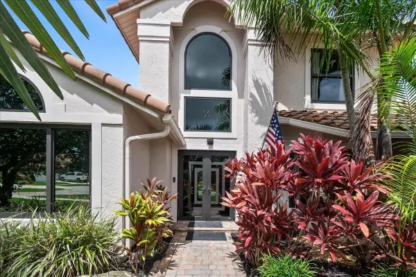10798 Seacliff Circle, Boca Raton, FL 33498