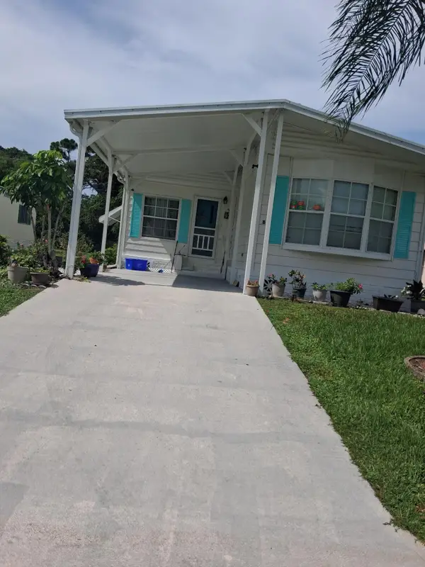 8 Novedades, Port St Lucie, FL 34952