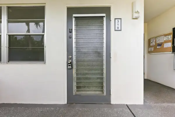 310 Oakridge R Court #310, Deerfield Beach, FL 33442