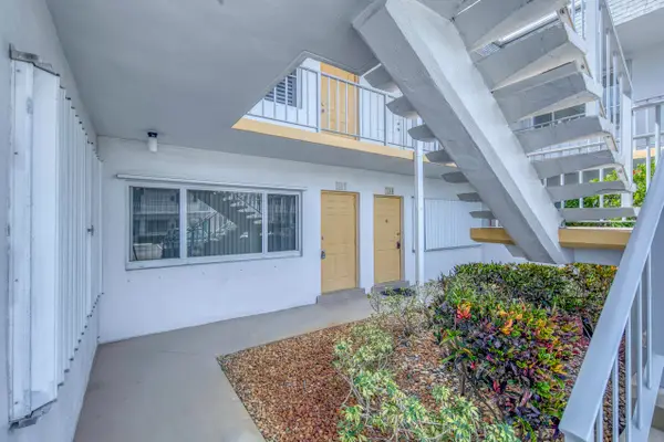 3240 Lake Osborne Drive #109, Lake Worth Beach, FL 33461