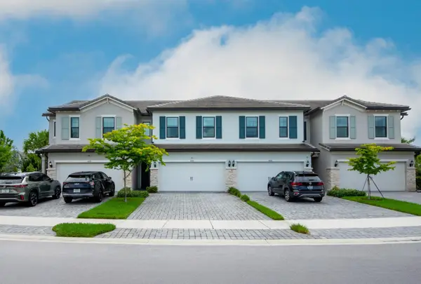 4486 Appleton Circle W, Oakland Park, FL 33309