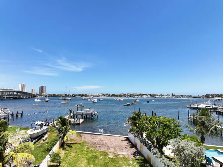 265 E 23rd Street, Riviera Beach, FL 33404 - #3