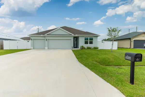 1912 SW Fanfare Street, Port St Lucie, FL 34987
