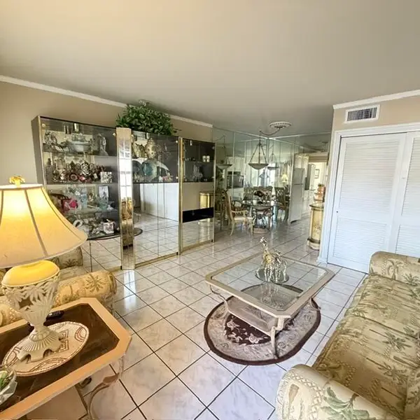 6 Abbey Lane #104, Delray Beach, FL 33446