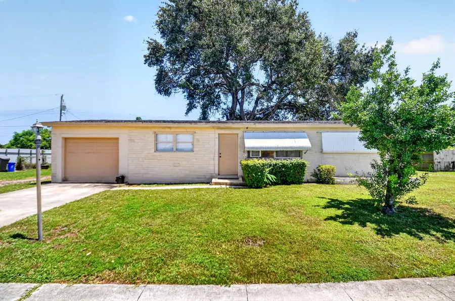1572 Woodland Avenue, West Palm Beach, FL 33415 - #2