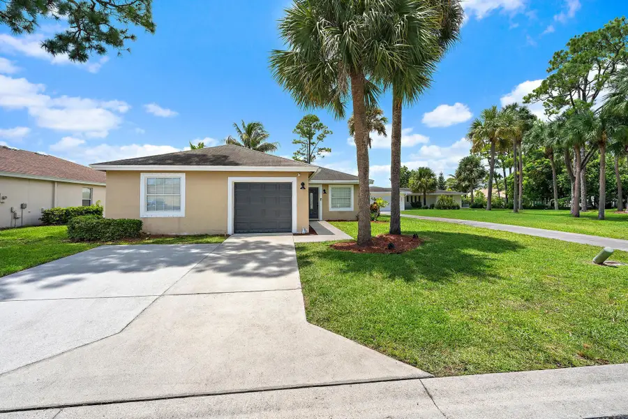 5483 Club Circle, Haverhill, FL 33415 - #2