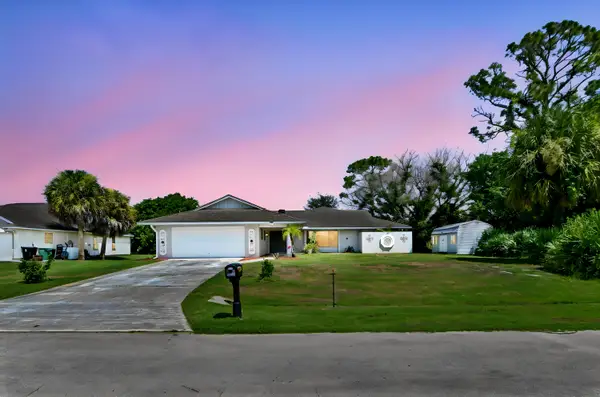 2525 SW Grotto Circle, Port St Lucie, FL 34953