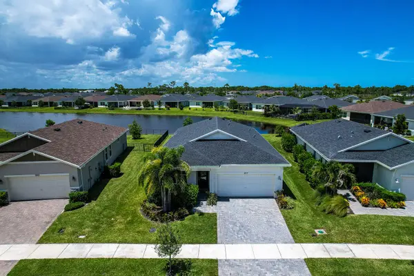 977 SE Crosswood Way, Port St Lucie, FL 34984