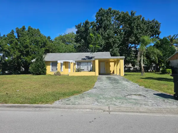1917 SE Burgundy Lane, Port St Lucie, FL 34952