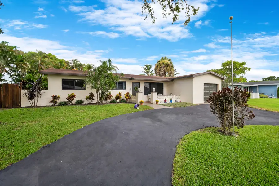 510 NW 93rd Terrace, Pembroke Pines, FL 33024 - #2