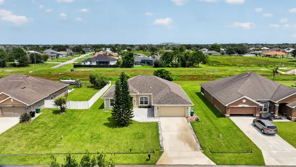5852 NW Ethel Court, Port St Lucie, FL 34986