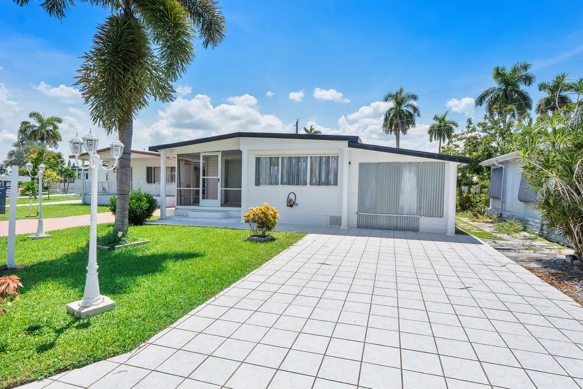 8670 SW 18th Place, Davie, FL 33324 - #1