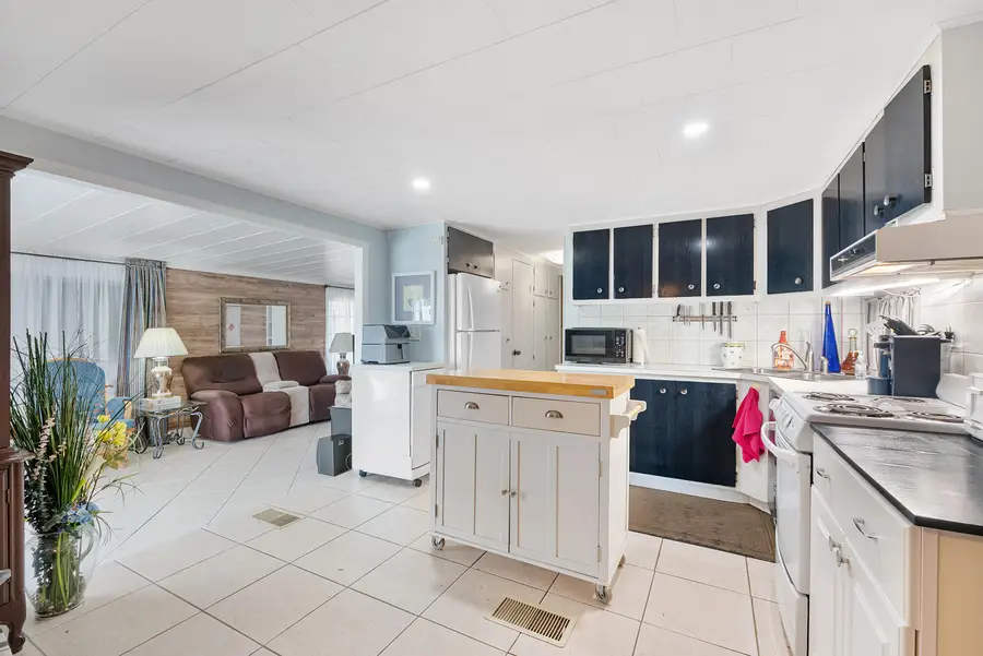 8670 SW 18th Place, Davie, FL 33324 - #3