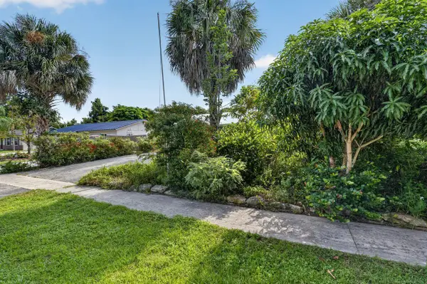 303 S Delaware Boulevard, Jupiter, FL 33458