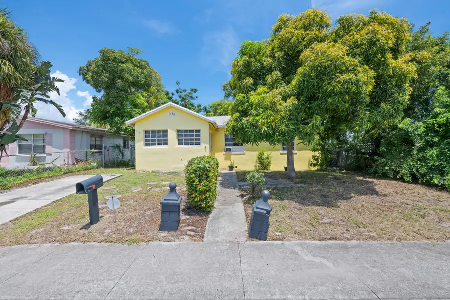 616 W 5th Street, Riviera Beach, FL 33404 - #2