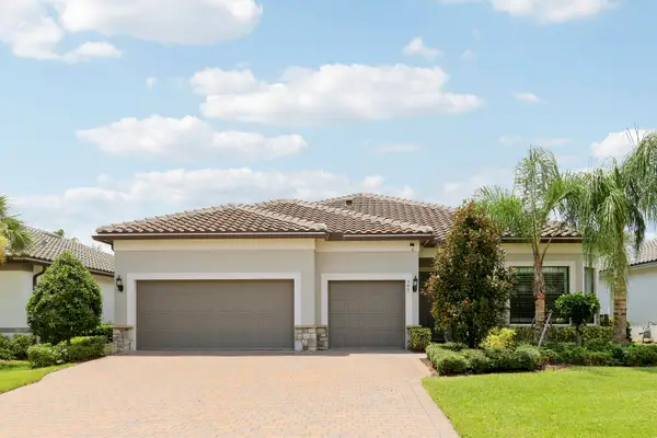 540 SE Villandry Way, Port St Lucie, FL 34984