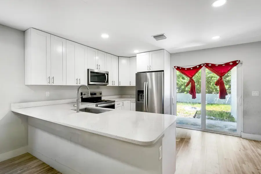 945 32nd Street, West Palm Beach, FL 33407 - #3