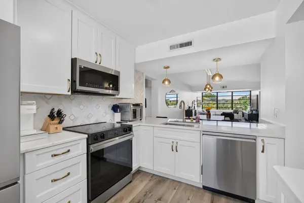 3635 Whitehall Drive #302, West Palm Beach, FL 33401