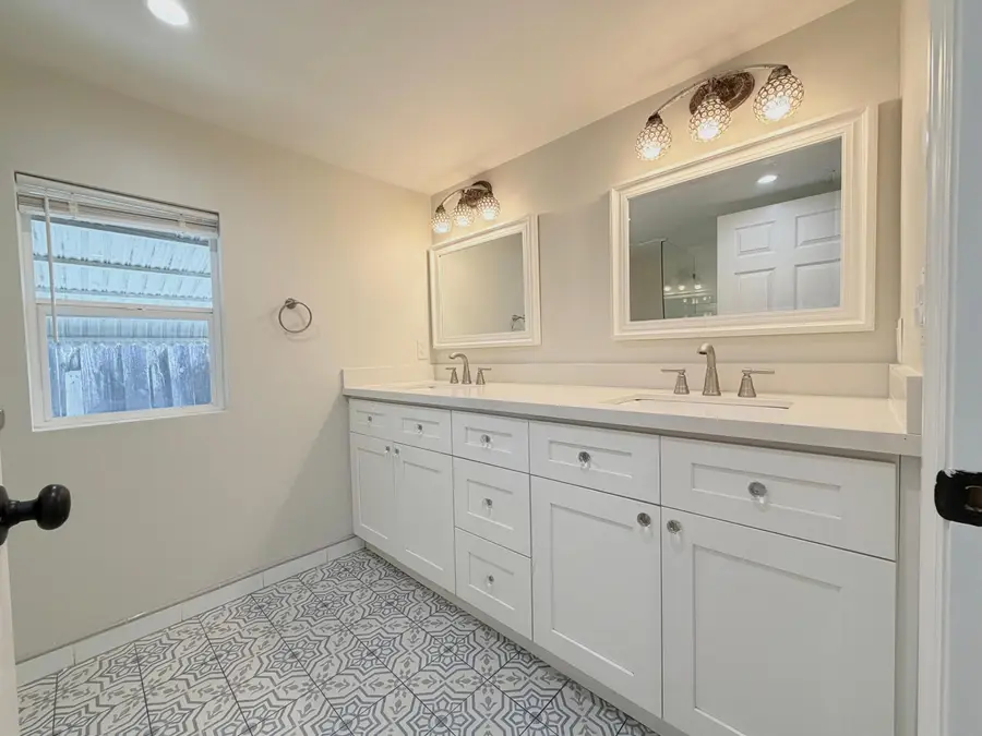 528 N J Street, Lake Worth Beach, FL 33460 - #3