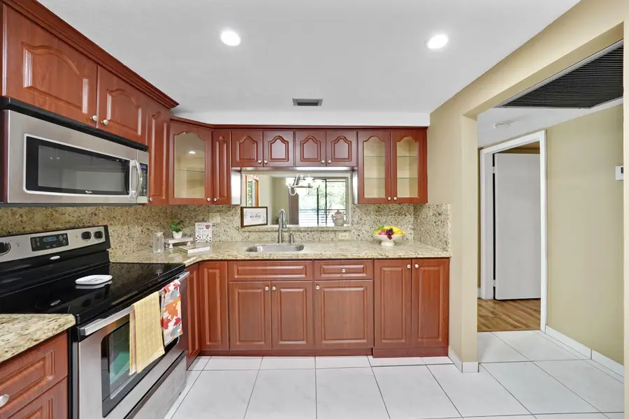901 Colony Point Circle #207, Pembroke Pines, FL 33026 - #3