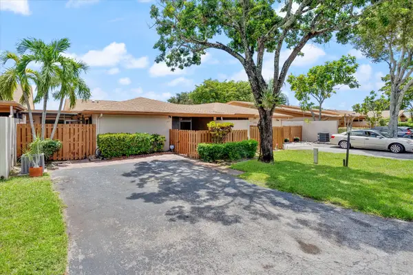 2035 SW 24th Circle, Boynton Beach, FL 33426