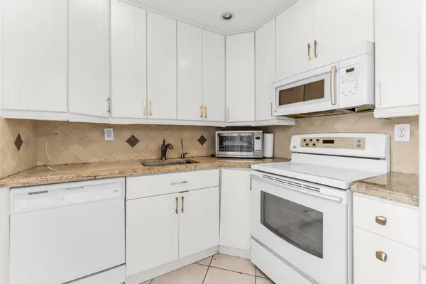572 Flanders L #572, Delray Beach, FL 33484