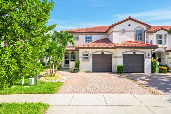 9747 Darlington Place, Cooper City, FL 33328