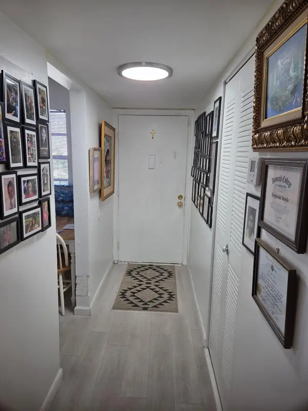 3070 NW 48th Terrace #415, Lauderdale Lakes, FL 33313