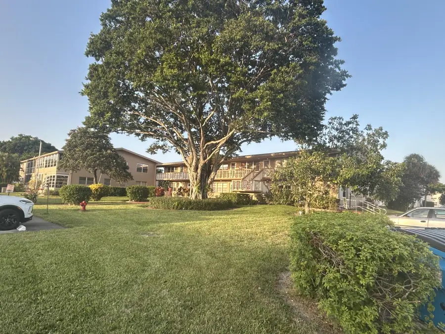 126 Bedford E, West Palm Beach, FL 33417 - #2