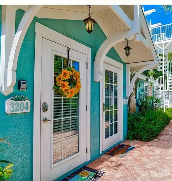 3204 6th Avenue, Holmes Beach, FL 34217