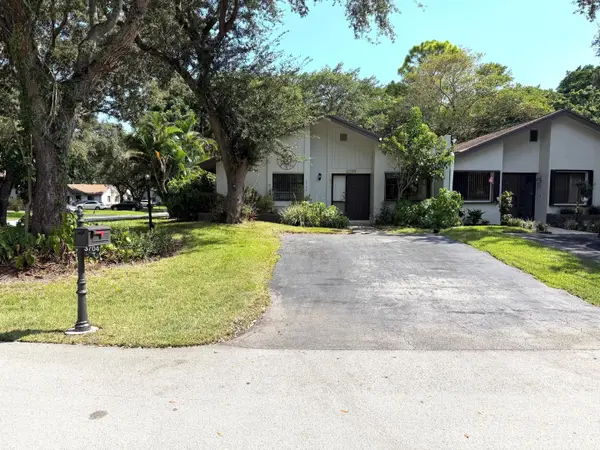 3704 Arelia Drive N, Delray Beach, FL 33445