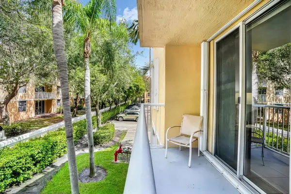 609 E Sheridan Street #208, Dania Beach, FL 33004