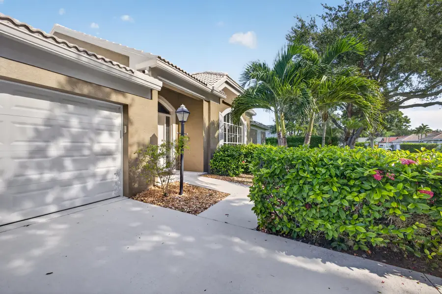 1011 Woodfield Circle, Palm Beach Gardens, FL 33418 - #3
