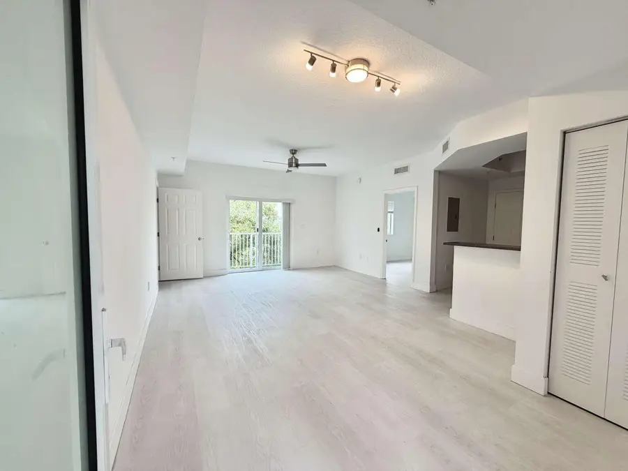 7516 NE 1 Avenue #302, Miami, FL 33138 - #2
