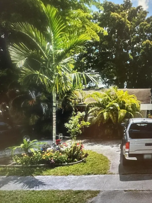 7520 SW 9th Street, North Lauderdale, FL 33068