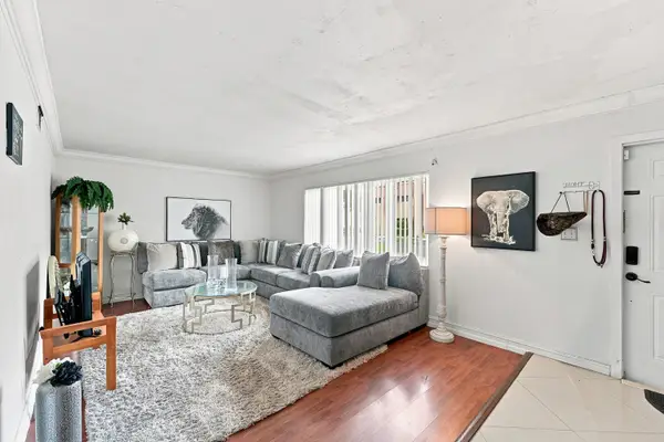 6 Spinning Wheel Lane, Tamarac, FL 33319