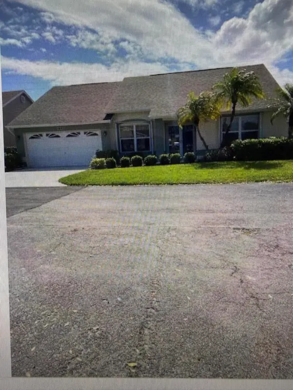 382 NW Sherry Lane, Port St Lucie, FL 34986