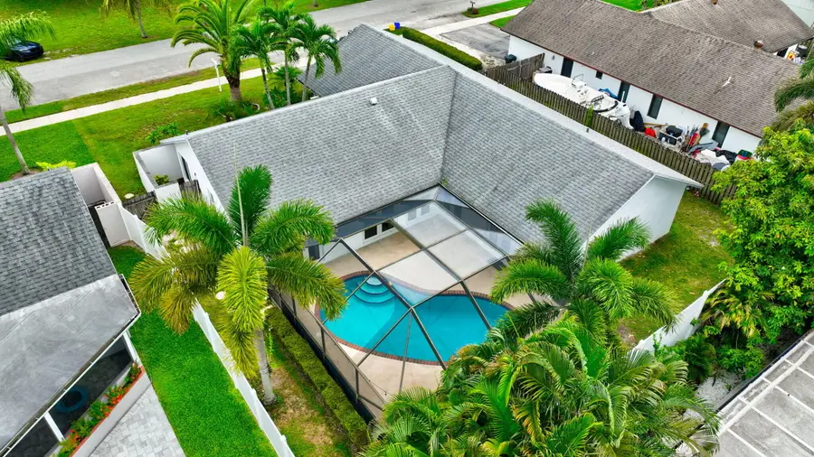 586 NW 45th Way, Delray Beach, FL 33445 - #2