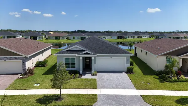 1113 SE Crosswood Way, Port St Lucie, FL 34984
