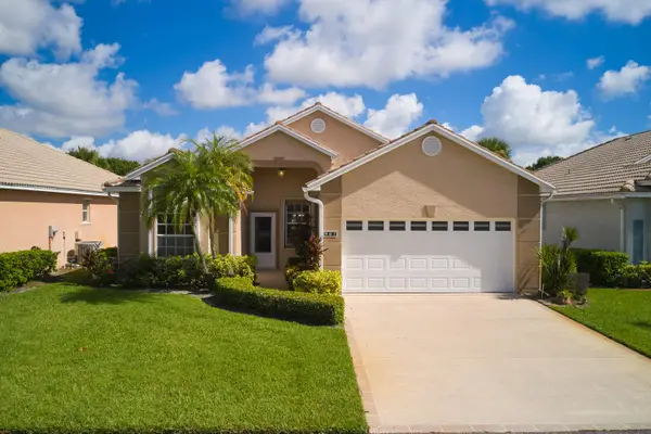 907 NW Sarria Court, Port St Lucie, FL 34986