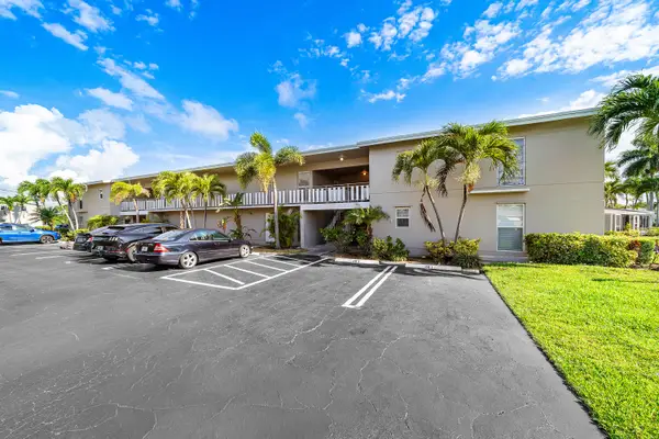 315 Circle Drive S #201, Boynton Beach, FL 33435